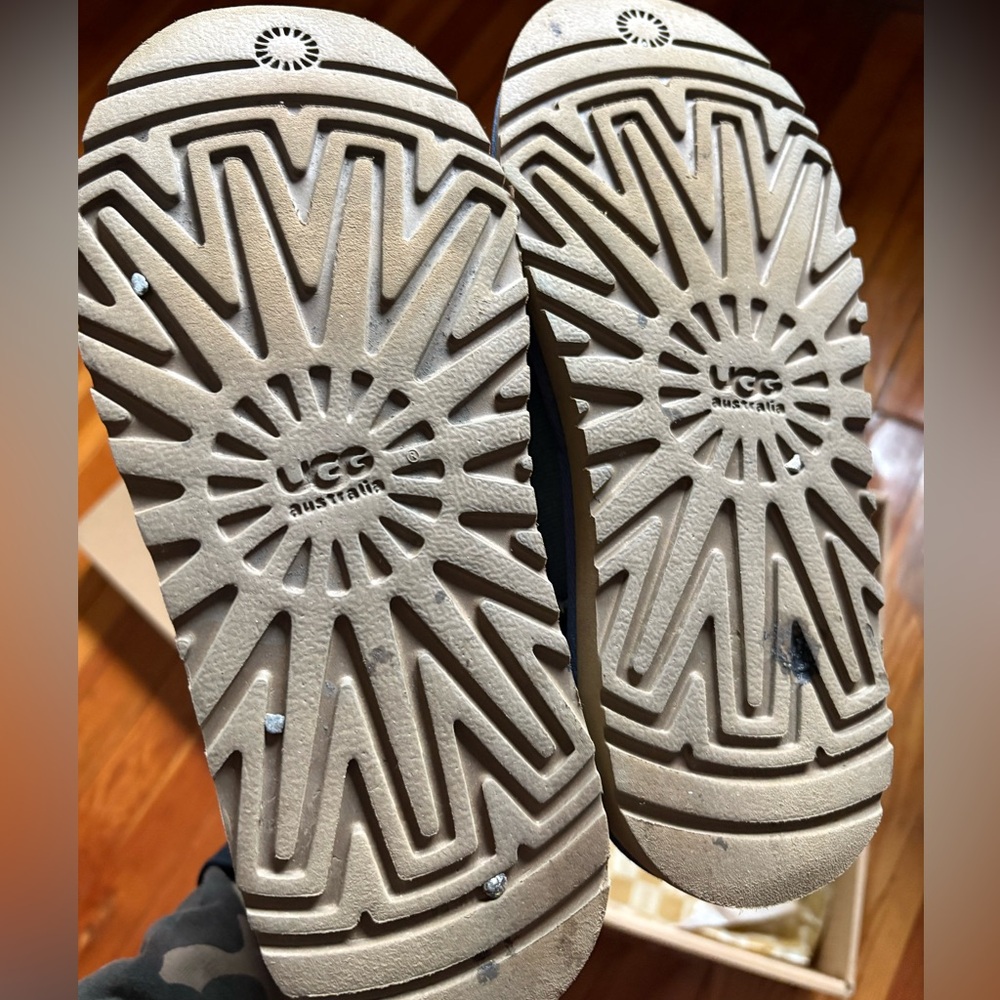 UGGs - Picture 4 of 8